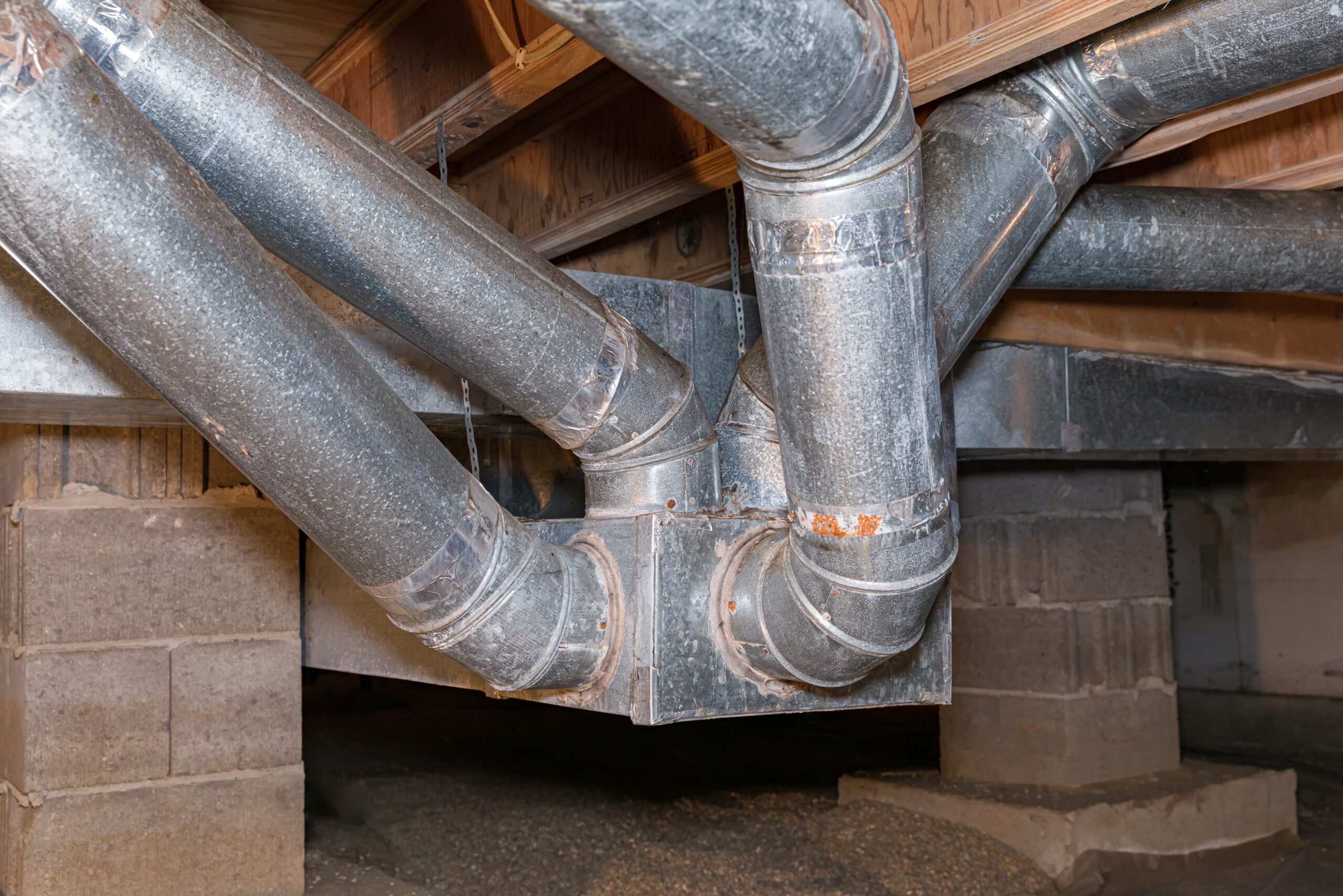 crawlspace with hvac ducts